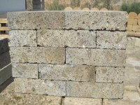 Tufo grigio chiaro facciavista, taglio diamantato, blocchi 37x23x11 cm (n.63 pezzi)